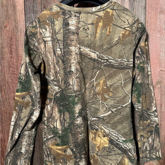 Realtree Xtra Camo Women’s Medium Long Sleeve Shirt - Picture 3 of 5
